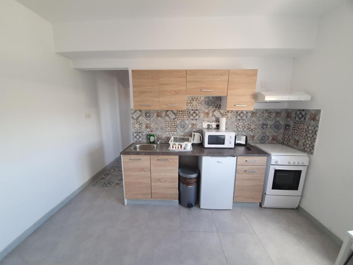 Valentinos Apartments Paphos Eksteriør bilde