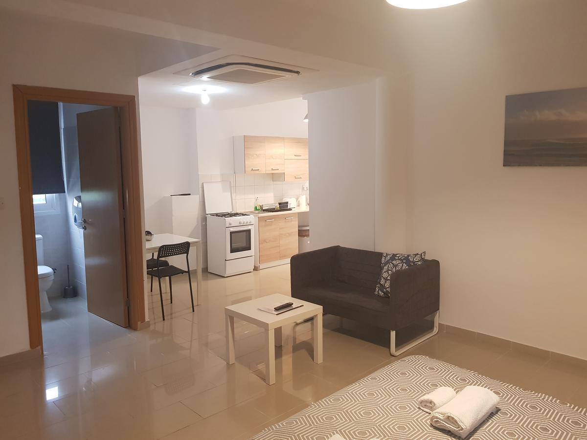 Valentinos Apartments Paphos Eksteriør bilde